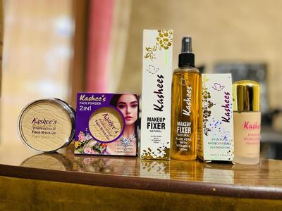 Kashees 4 in 1 Makeup Set with Fixer & Foundation